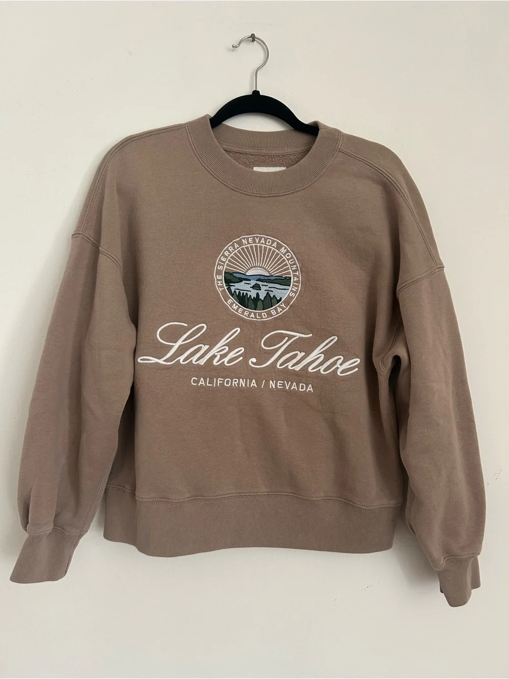 Abercrombie & Fitch Lake Tahoe Embroidered Crewneck Sweatshirt Size Medium - Picture 2 of 6